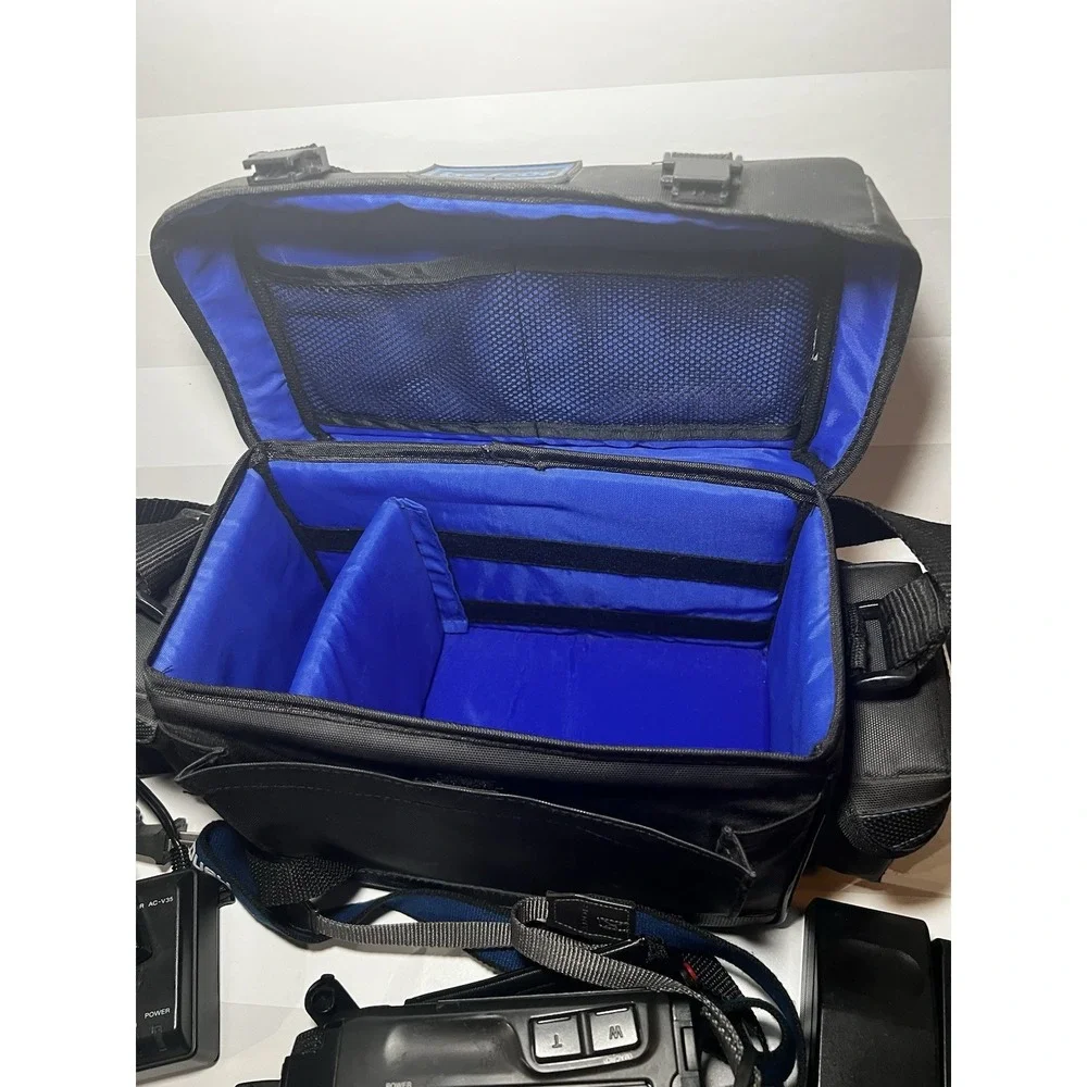 Sony Handycam CCD-TR71 Video 8 Camcorder Camera w Bag FOR PARTS OR REPAIR ONLY